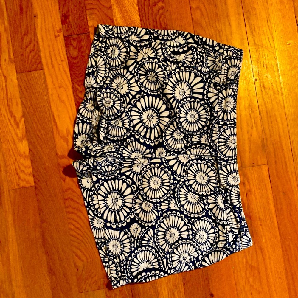 Pre-loved Ann Taylor LOFT shorts, navy blue and cream, size 12, 3 inch in seam